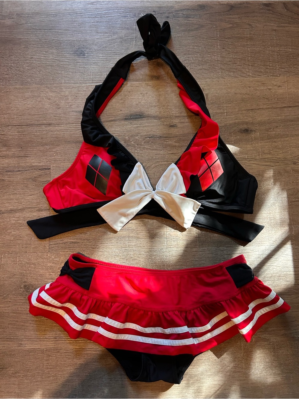 Hot Topic Harley Quinn DC Comics 2-Piece Bikini Swimsuit Set Womens M